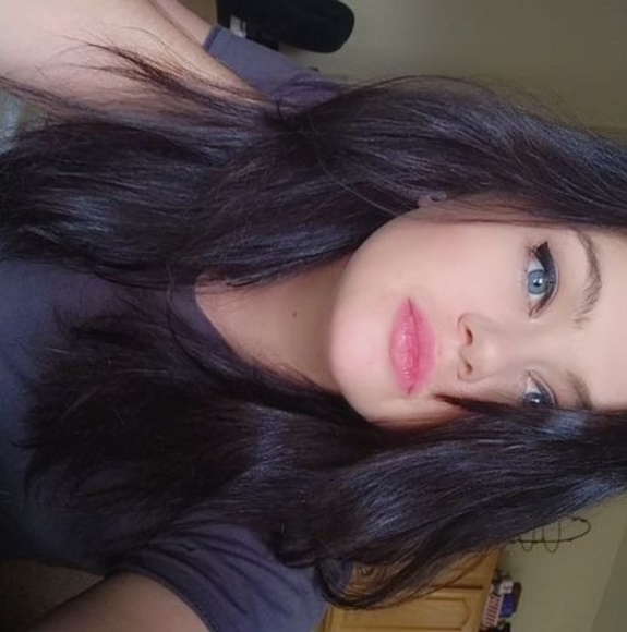 Meet your Posher, Nicole - Picture 1 of 1